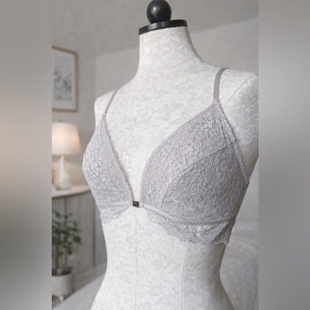 Laura Ashley Light Gray Lace Front-Clasp Bralette